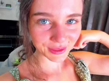 girl
        demurelixir cam image #1197668