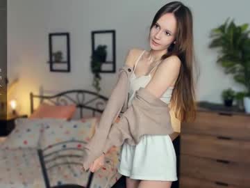 girl
        _g1ltter_ cam image #6242993