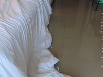 couple
        a_p_p_l_e cam image #3699001
