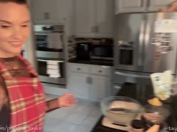 girl
        phoenix_taylor cam image #2906886