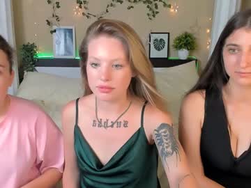girl Nude Cam Girls Playing Games with isla_meow