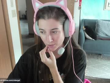 girl
        cidergal69 cam image #5133455