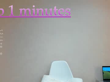 girl
        cassie_howward cam image #2401341