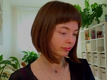 girl
        lana_sky cam image #6632099