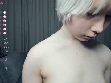 girl
        silvergloss cam image #2983119