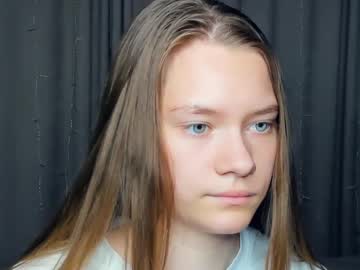 girl
        _maxi_star_ cam image #4362903
