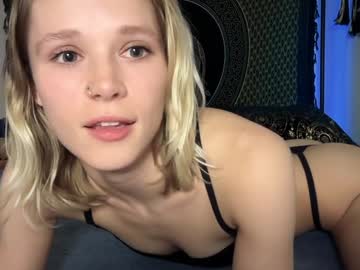 girl
        sweetgracee cam image #5445885