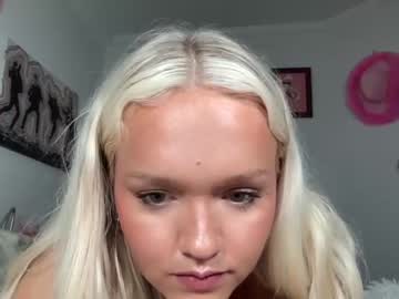 girl
        cherrygumlive cam image #3846923