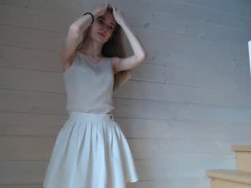 girl
        princess__aurora cam image #828282