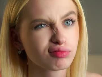 girl
        lunnadew cam image #6769552