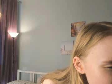 girl
        peggybanwell cam image #4361240
