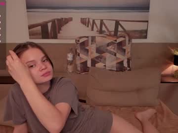 couple
        holly__baker cam image #2129018