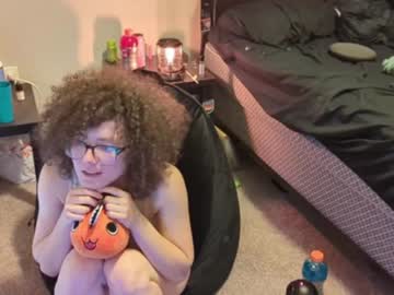 girl
        gomoreup cam image #3102627