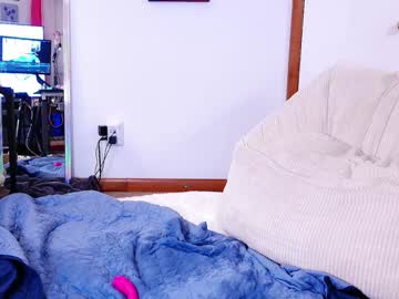 girl
        emmasky69 cam image #4904345