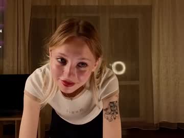 girl
        lynettedendy cam image #6878586