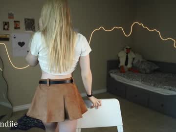 girl
        bestblondiiecb cam image #6439644