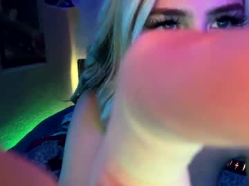 girl
        shiestykat999 cam image #4431911