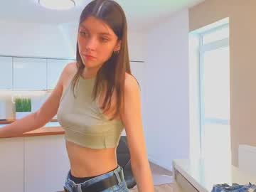 girl
        lucettagibbard cam image #4949577