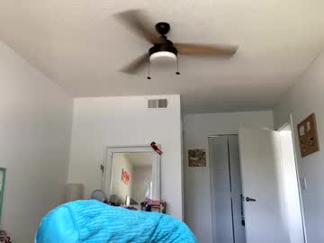 girl
        sneakysadie cam image #4808440