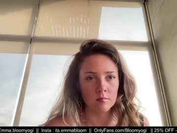 girl
        bloomyogi cam image #3330005