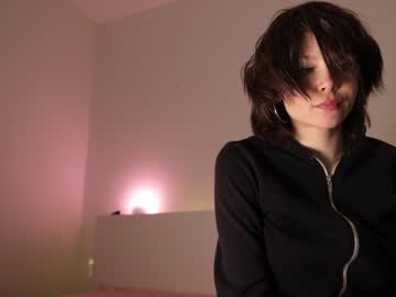 girl
        sae__ cam image #1250409