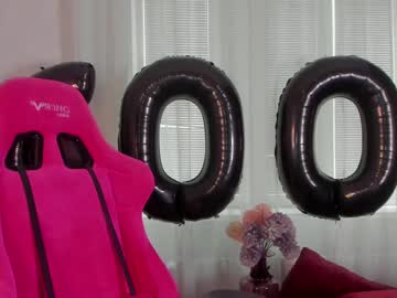 girl
        angelina_new cam image #2182990