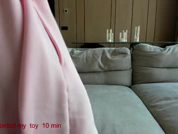 girl
        carolinaherera cam image #6215429