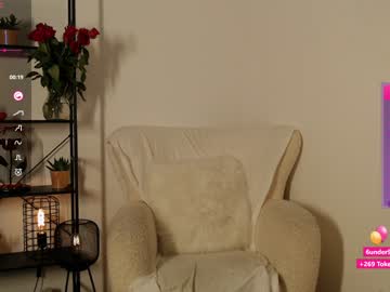 girl
        lucylia_ cam image #5197409