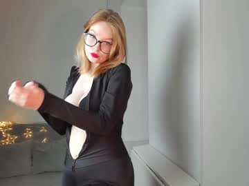 girl
        shinnyvibes cam image #3529115