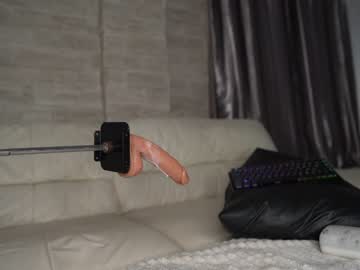 girl
        dee_waters cam image #2092854
