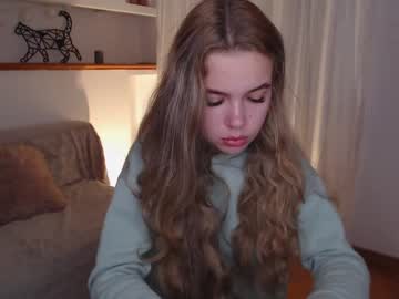 girl
        little_kittty_ cam image #1491115