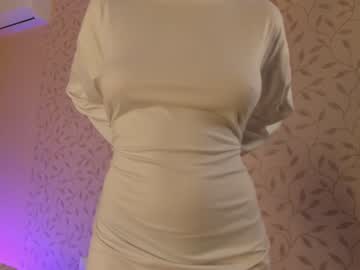 girl
        aimeerogers cam image #1584902