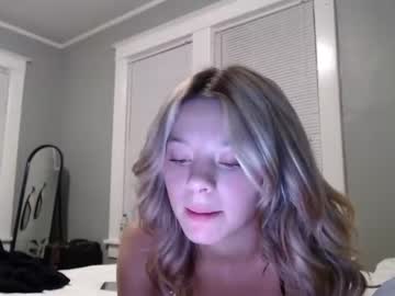 girl
        lily_marieee cam image #1054428