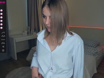 girl
        erline_may cam image #3721895