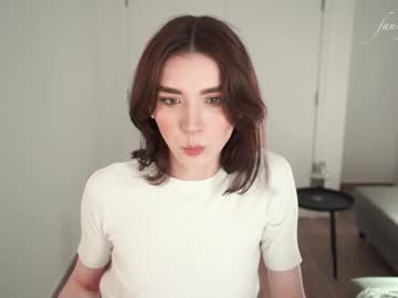 girl
        luna_ai cam image #6742348