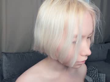 girl
        silvergloss cam image #2508476