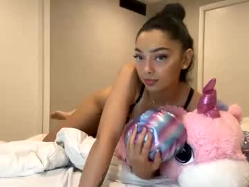 girl
        dreamy_gabriella01 cam image #5184415
