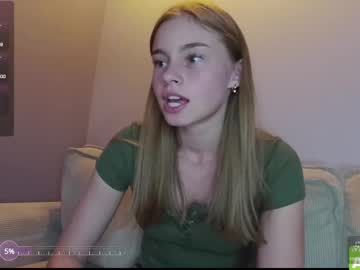 girl
        roxxxie_reid cam image #6735402