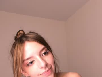 girl
        lesi_moon cam image #2190061