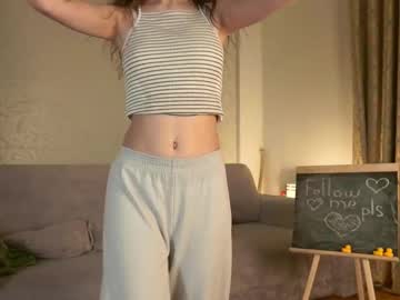 girl
        lynforland cam image #6563049