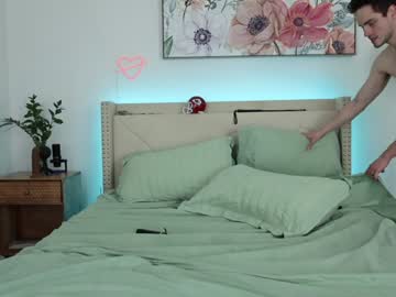 couple
        ari_lovexo cam image #5601844