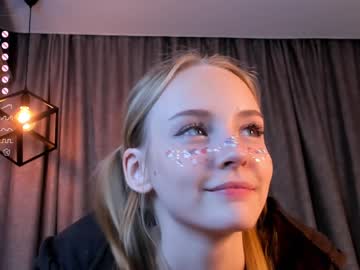 girl
        lolliis cam image #2584212