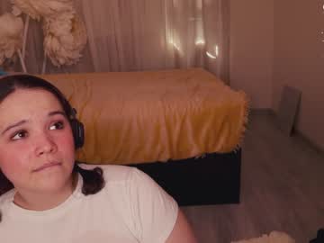 girl
        chery_lady22 cam image #1595573