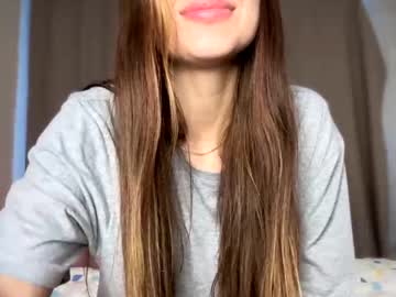 girl
        elisa_moon cam image #4387149