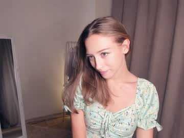 girl
        wave_of_happy_ cam image #2707449