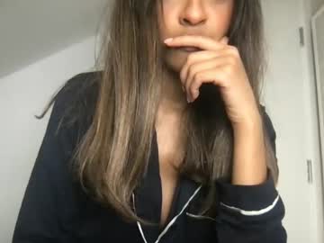 girl
        noraoakley cam image #3896420