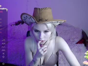 girl
        white_babe cam image #3205191