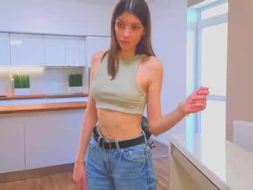 girl
        lucettagibbard cam image #4948616