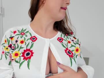 girl
        milkykandy cam image #352830