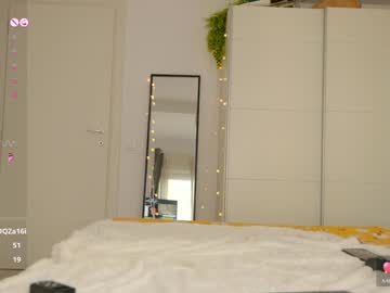 girl
        fazeyj cam image #5725600